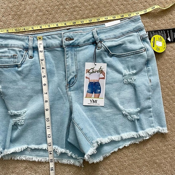 (NWT) YMI Dream Authentic Women’s Blue LightWash Distressed DenimShorts-16 & 20 - Picture 5 of 10